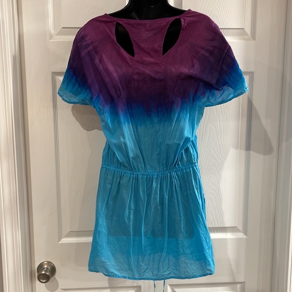 2 Multicolored Tops - Picture 7 of 7